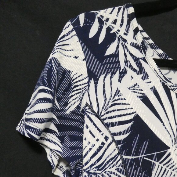 SAMI & JO | large | Navy & White Floral Pattern Short Sleeve Dress | Scoop Neck - Picture 3 of 16